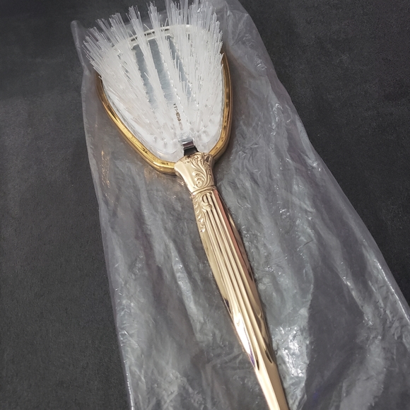 Vintage vanity hand mirror/brush set - Picture 4 of 10